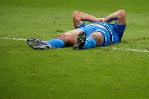Adam Szalai (Hoffenheim, 28) liegt auf dem Rasen, enttäuscht schauend, Enttäuschung, Frustration, disappointed, pessimistisch, Fussball, UEFA Champions League, TSG 1899 Hoffenheim - Olympique Lyon,