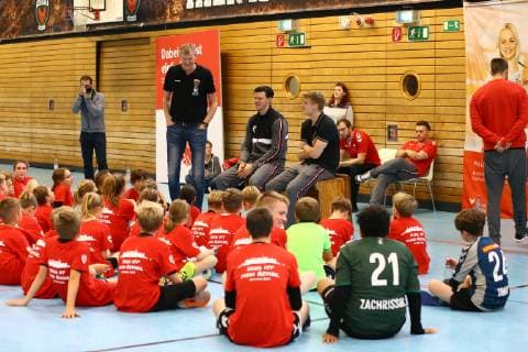 Handball, Herren, 1. Bundesliga, Saison 2018 19, Ferien-Camp der Füchse Berlin, Fragerunde mit Koordinator Volker Zerbe (Füchse Berlin), Simon Ernst (Nr. 2, Füchse Berlin) und Christoph Reißky (Nr. 43, Füchse Berlin), 23.10.18, Copyright: xMichaelxHundtx xMatthiasxKochx