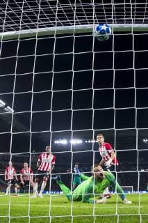 EINDHOVEN, PSV Eindhoven - Tottenham Hotspur FC, football, Champions League, season 2018-2019, 24-10-2018, Philips Stadium, Tottenham Hotspur player Lucas (M) scores 1-1, PSV goalkeeper Jeroen Zoet (2R), PSV player Daniel Schwaab (R), PSV player Pablo Rosario (3L) PSV - Tottenham Hotspur x2564027x