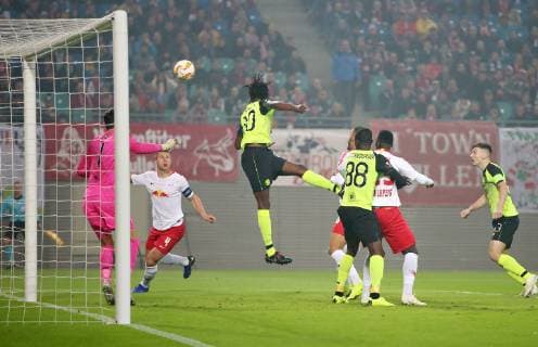 RB Leipzig - Celtic Glasgow Fussball Euro League Leipzig, 25.10.2018, Red Bull Arena, Fussball, UEFA Europa League , Gruppe B, Spieltag 3 , RB Leipzig (GER) vs. Celtic FC Glasgow FC (SCO) , Im Bild v.l.: Torwart Craig Gordon (1, Celtic), Willi Orban (4, RB Leipzig) und Dedryck Boyata (20, Celtic). , UEFA æregulations prohibit any use of photographs as image sequences and or quasi-video.