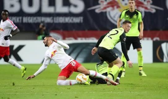RB Leipzig - Celtic Glasgow Fussball Euro League Leipzig, 25.10.2018, Red Bull Arena, Fussball, UEFA EURO EM Europameisterschaft Fussball League , Gruppe B, 3.Spieltag , RB Leipzig vs. Celtic Glasgow , Im Bild von links; Matheus Cunha (20, RB Leipzig) und Callum McGregor (42, Celtic). , Gemäß den Vorgaben der UEFA ist es untersagt, in dem Stadion und oder vom Spiel angefertigte Fotoaufnahmen in Form von Sequenzbildern und oder videoähnlichen Fotostrecken zu verwerten bzw. verwerten zu lassen. ,