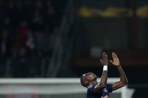 Fussball Europa League 2018 - 2019 24.10.2018, Fussball Europa League, UEFA Europa League, 2018-2019, Gruppenphase, Gruppe F, Spieltag 3, Luxemburg, Stade Josy Barthel, Luxemburg (LUX) - F91 Dudelange, Düdelingen, - Olympiakos Piräus (GRE) vl: Pape Abou Cisse, Pape Abou Cisse (Olympiakos Piräus, Olympiakos Piraeus, 66) ist enttaeuscht, ist frustriert, frust, zeigt Emotionen, is frustrated, shows emotions