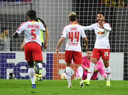 Fussball, Herren, Saison 2018 2019, Europa League (Gruppe B, 3. Spieltag) RB Leipzig - Celtic Glasgow, v. l. Dayot Upamecano (RB Leipzig), Kevin Kampl (RB Leipzig), Matheus Cunha (RB Leipzig), Jubel nach Tor zum 1:0, 25.10. 2018, Copyright: xMatthiasxKochx