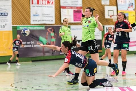 Lea Neubrander (SG H2Ku Herrenberg Kuties 18), Simona Kolosove (Fuechse Berlin 02), SG H2Ku Herrenberg Kuties vs. Fuechse Berlin, Handball, 2.Bundesliga, Frauen, HBF, Saison 18 19, 27.10.2018, SG H2Ku Herrenberg Kuties vs. Fuechse Berlin, Handball, 2.Bundesliga, Frauen, HBF, Saison 18 19, 27.10.2018 Herrenberg Copyright: xEIBNER WolfgangxFrankx EP_WFK