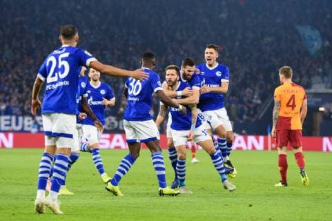 GER, UEFA Champions League, Gruppenphase, Gruppe D, FC Schalke 04 vs. Galatasaray Istanbul 06.11.2018, VELTINS Arena, Gelsenkirchen, Deutschland, GER, UEFA Champions League, Gruppenphase, Gruppe D, FC Schalke 04 vs. Galatasaray Istanbul DFL REGULATIONS PROHIBIT ANY USE OF PHOTOGRAPHS AS IMAGE SEQUENCES AND OR QUASI-VIDEO. im Bild Torjubel Jubel Schalke um Guido Burgstaller ( 19 Schalke) nach 1-0 Schalke