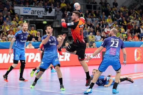 v.li.: Jonas Truchanovicius (MHB, 7), Mohamed Soussi (MHB, 39), Jannik Kohlbacher (RNL, 80), Vid Kavticnik (MHB, 23), Aktion, Action, Spielszene, beim Sprungwurf, Wurf, Torwurf, Handball, Champions League, Rhein-Neckar Löwen - Montpellier HB,