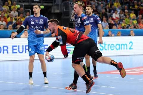 v.li.: Mathieu Grebille (MHB, 10), Jannik Kohlbacher (RNL, 80), Valentin Porte (MHB, 28), Baptiste Bonnefond (MHB, 24), Aktion, Action, Spielszene, Handball, Champions League, Rhein-Neckar Löwen - Montpellier HB,