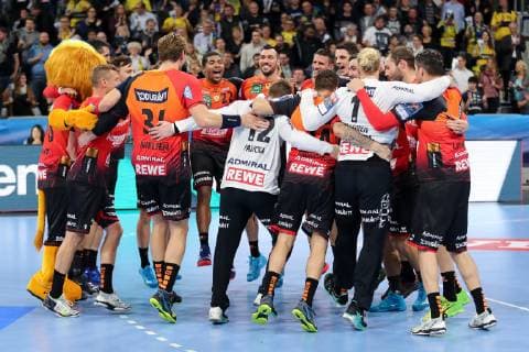 Spieler der Rhein-Neckar-Löwen, Jubel nach dem Schlusspfiff, Sieg, Sieger, Gewinner, jubelt, jubeln, Freude, optimistisch, Highlight, Action, Aktion, Handball, Champions League, Rhein-Neckar Löwen - Montpellier HB,