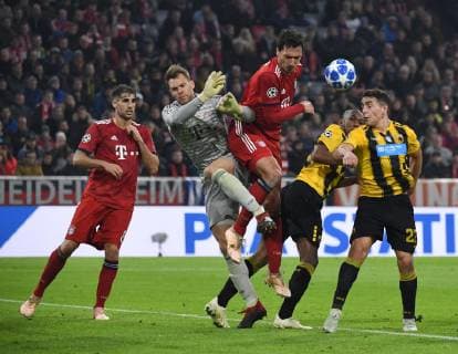 Fussball, Herren, Saison 2018 2019, Champions League, Vorrunde (Gruppe E, 4. Spieltag), FC Bayern München - AEK Athen, v. l. Javi Martinez (Bayern München), Torwart Manuel Neuer (Bayern München), Mats Hummels (Bayern München), Alef (AEK Athen), Ezequiel Ponce (AEK Athen), 07.11. 2018, Copyright: xMatthiasxKochx
