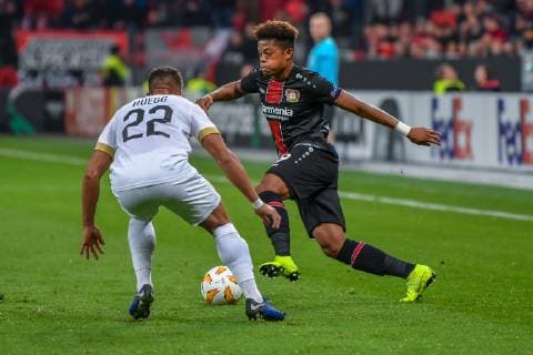 GER, UEFA EL, Bayer 04 Leverkusen (GER) vs. FC Zuerich (SUI) 08.11.2018, BayArena, Leverkusen, Europaleque, Vorrunde, GER, UEFA EL, Bayer 04 Leverkusen (GER) vs. FC Zuerich (SUI), DFL regulations prohibit any use of photographs as image sequences and or quasi-video im Bild picture shows: Kevin Rüegg (FC Zuerich 22), im Zweikampf gegen Leon Bailey (Leverkusen 9),