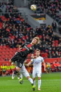 Sport Bilder des Tages GER, UEFA EL, Bayer 04 Leverkusen (GER) vs. FC Zuerich (SUI) 08.11.2018, BayArena, Leverkusen, Europaleque, Vorrunde, GER, UEFA EL, Bayer 04 Leverkusen (GER) vs. FC Zuerich (SUI), DFL regulations prohibit any use of photographs as image sequences and or quasi-video im Bild picture shows: Kopfball durch Tin Jedvaj (Leverkusen 16),