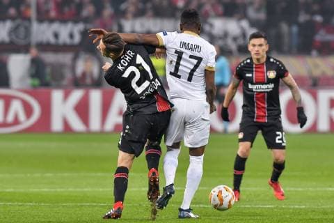 GER, Europa League, Bayer 04 Leverkusen vs FC Zürich 08.11.2018, BayArena, Leverkusen, GER, Europa League, Bayer 04 Leverkusen vs FC Zürich, DFL regulations prohibit any use of photographs as image sequences and or quasi-video im Bild Umaru Bangura ( 17, FC Zürich Zuerich) li. foult Dominik Kohr ( 21, Bayer 04 Leverkusen) li.