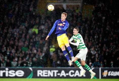 Celtic Glasgow - RB Leipzig Fussball Euro League Glasgow, 08.11.2018, Celtic Park, Fussball, UEFA Europa League , Gruppe B, Spieltag 4 , Celtic FC Glasgow FC (SCO) vs. RB Leipzig (GER) , Im Bild v.l.: Marcel Halstenberg (23, RB Leipzig) und Mikael Lustig (23, Celtic). , UEFA æregulations prohibit any use of photographs as image sequences and or quasi-video.