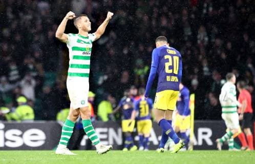 Celtic Glasgow - RB Leipzig Fussball Euro League Glasgow, 08.11.2018, Celtic Park, Fussball, UEFA Europa League , Gruppe B, Spieltag 4 , Celtic FC Glasgow (SCO) vs. RB Leipzig (GER) 2:1 (1:0) , Im Bild v.l.: Sieg und Niederlage. Kieran Tierney (63, Celtic) und Matheus Cunha (20, RB Leipzig). , UEFA æregulations prohibit any use of photographs as image sequences and or quasi-video.