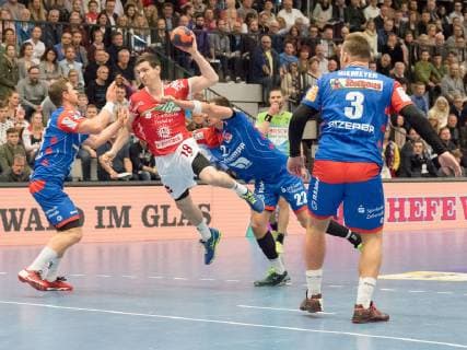 18 Ragnar Johannsson (TV 05 07 Huettenberg), Torschuss, Dynamik, HBW Balingen-Weilstetten vs TV 05 07 Huettenberg, Handball, 2. Bundesliga, Herren, Saison 2018 2019, 11.10.2018, HBW Balingen-Weilstetten vs TV 05 07 Huettenberg, Handball, 2. Bundesliga, Herren, Saison 2018 2019, 11.10.2018 Balingen Copyright: xEIBNER NicolasxWoernx EP_NWN