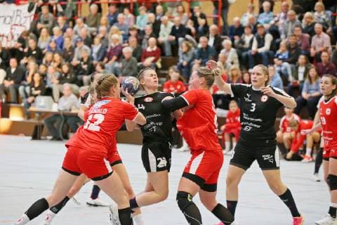 SSP, Neurotthalle Ketsch, Kurpfalz Baeren - SG H2Ku Herrenberg, Herrenberg: 34 Marie-Christine Beddies, 3 Katrin Schroeder Ketsch: 32 Verena Osswald, 9 Lena Feiniler, 19 Sophia Sommerrock, Lenhardt Eibner GER, 2.Liga , Kurpfalz Baeren -SG H2Ku Herrenberg, 11.11.18 Ketsch