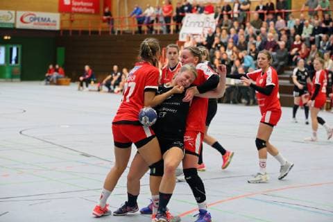 SSP, Neurotthalle Ketsch, Kurpfalz Baeren - SG H2Ku Herrenberg, Herrenberg: 43 Freya Stonawski Ketsch: 77 Carmen Moser, 17 Samira Brand, 9 Lena Feiniler, 22 Saskia Fackel, Lenhardt Eibner GER, 2.Liga , Kurpfalz Baeren -SG H2Ku Herrenberg, 11.11.18 Ketsch