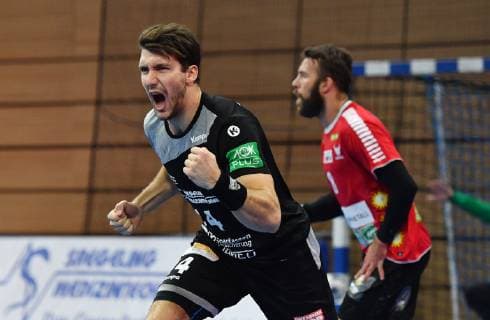 Gabriel De Santis (Dresden) jubelt, Jubel, Torjubel, HC Elbflorenz Dresden gegen HC Rhein Vikings, Handball, 2. Liga der Männer, 2. Bundesliga, Saison 2018 2019, Dresden, BallsportARENA Dresden, 11.11.2018,