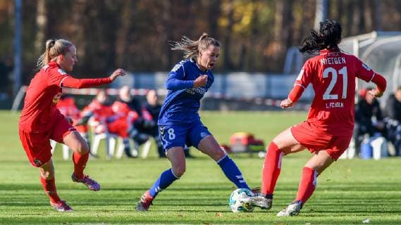 v.li. Anna Kirschbaum (Kapitänin FC Köln, 5), Sandra Müller (FF USV Jena, 8), Peggy Nietgen (FC Köln, 21), Dreikampf, Duell, duel, tackle, tackling, Dynamik, Action, Aktion, Fussball, 2. Frauen-Bundesliga, 1. FC Köln - FF USV Jena, DFB REGULATIONS PROHIBIT ANY USE OF PHOTOGRAPHS AS IMAGE SEQUENCES AND OR QUASI-VIDEO.