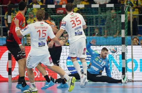 EHF Handball Champions League, Gruppenphase, 9. Spieltag: Rhein-Neckar Löwen - Telekom Veszprem HC am 21.11.2018 in der SAP-Arena in Mannheim (Baden-Württemberg), xmdx, 4-3 fuer Telekom Veszprem durch Kentin Mahe (35, Telekom Veszprem) gegen Andreas Palicka (12, Tor, Rhein Neckar Loewen) , , torjubel, Rhein-Neckar Löwen - Telekom Veszprem HC
