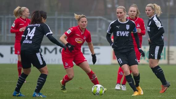 v.li.: Natsuki Kishikawa (BV Cloppenburg, 14), Julia Pfannschmidt (1. FC Köln, 16) und Agnieszka Winczo (BV Cloppenburg, 11) im Dreikampf, Zweikampf, Duell, Aktion, Action, Spielszene, DIE DFB-RICHTLINIEN UNTERSAGEN JEGLICHE NUTZUNG VON FOTOS ALS SEQUENZBILDER UND ODER VIDEOA?HNLICHE FOTOSTRECKEN. DFB REGULATIONS PROHIBIT ANY USE OF PHOTOGRAPHS AS IMAGE SEQUENCES AND OR QUASI-VIDEO., Fussball, 2. Frauen-Bundesliga, BV Cloppenburg - 1. FC Köln,