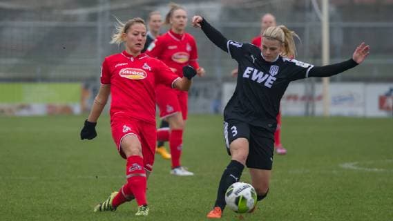 v.li.: Julia Pfannschmidt (1. FC Köln, 16) und Anna Johanning (BV Cloppenburg, 3) im Zweikampf, Duell, Aktion, Action, Spielszene, DIE DFB-RICHTLINIEN UNTERSAGEN JEGLICHE NUTZUNG VON FOTOS ALS SEQUENZBILDER UND ODER VIDEOA?HNLICHE FOTOSTRECKEN. DFB REGULATIONS PROHIBIT ANY USE OF PHOTOGRAPHS AS IMAGE SEQUENCES AND OR QUASI-VIDEO., Fussball, 2. Frauen-Bundesliga, BV Cloppenburg - 1. FC Köln,
