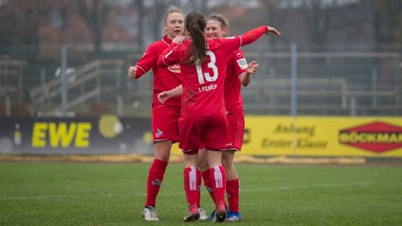v.li.: Kristina Hild (1. FC Köln, 27), Karoline Kohr (1. FC Köln, 13) und Torschützin Carolin Schraa (1. FC Köln, 7) mit Torjubel, Jubel, Freude über das Tor zum 0:2, DIE DFB-RICHTLINIEN UNTERSAGEN JEGLICHE NUTZUNG VON FOTOS ALS SEQUENZBILDER UND ODER VIDEOA?HNLICHE FOTOSTRECKEN. DFB REGULATIONS PROHIBIT ANY USE OF PHOTOGRAPHS AS IMAGE SEQUENCES AND OR QUASI-VIDEO., Fussball, 2. Frauen-Bundesliga, BV Cloppenburg - 1. FC Köln,