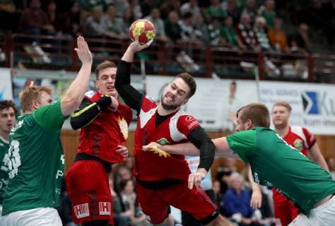 Deutschland, Würzburg, s.Oliver Arena, 25.11.2018, Handball - 2. Bundesliga - DJK Rimpar Woelfe - TuS N-Luebbecke Bild: v. l. Patrick Gempp (DJK Rimpar Wölfe, 13), Patryk Walczak (TuS Lübbecke, 7), Jo Gerrit Genz (TuS Lübbecke, 5) und Michael Schulz (DJK Rimpar Wölfe, 33) Copyright: HMBxMedia xHeikoxBecker