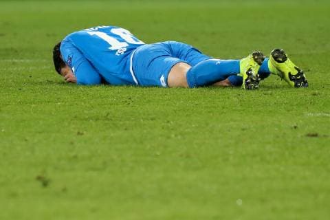 Nico Schulz (Hoffenheim, 16) liegt auf dem Boden, enttäuscht schauend, Enttäuschung, Frustration, disappointed, pessimistisch, Freisteller, Ganzkörper, Einzelbild, Aktion, Action, Spielszene, Fussball, UEFA Champions League, TSG 1899 Hoffenheim - FK Schachtar Donezk,