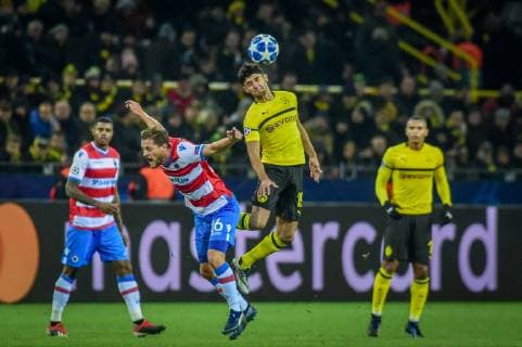 Dortmund, Germany 28.11.2018, UEFA Champions League - 2018 19 Season, Rueckrunde, Gruppenphase, Gruppe A, 5. Spieltag, BV Borussia Dortmund vs. FC Bruegge, Siebe Schrijvers (FC Brügge), Mahmoud Dahoud ( Borussia Dortmund) im Zweikampf, - ( DeFodi520