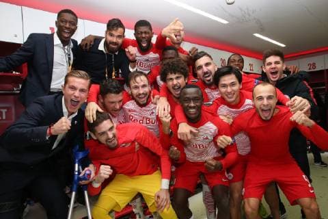 SOCCER - UEFA EL, RBS vs RB Leipzig SALZBURG,AUSTRIA,29.NOV.18 - SOCCER - UEFA Europa League, group stage, Red Bull Salzburg vs RasenBallsport Leipzig. Image shows the rejoicing of Amadou Haidara, Jasper van der Werff, Zlatko Junuzovic, Andreas Ulmer, Patson Daka, Carlos Coronel, Jerome Onguene, Marin Pongracic, Alexander Walke, Andre Ramalho, Takumi Minamino, Cican Stankovic, Diadie Samassekou, Darko Todorovic, Hannes Wolf, Enock Mwepu and Patrick Farkas (RBS). GEPAxpictures xMathiasxMandl
