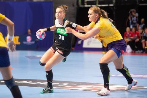 20 Emily Bölk (Deutschland), 21 Crina Pintea (Rumänien), Deutschland vs. Rumänien, Europameisterschaft, Handball, Frauen, 03.12.2018 Deutschland vs. Rumänien, Europameisterschaft, Handball, Frauen, 03.12.2018 Brest Copyright: xEIBNER Michael_Schmidtx EP_MST