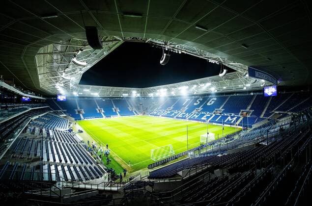 27.11.2018, xfux, Fussball UEFA Champions League, TSG 1899 Hoffenheim - Schachtar Donezk, emspor, v.l. Ansicht Uebersicht Wirsol Rhein Neckar Arena, Innenraum, Rasen, Spielfeld, Gruen, Stadion, Tribuene, Feld, Sitz, Sitzplatz, Rang, Tribuenerang, Linie, Fussballfeld Sinsheim