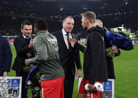 11.12.2018, Fussball, UEFA Champions League, Saison 2018 2019, Vorrunde, 6. Spieltag, FC Schalke 04 - Lokomotive Moskau, Offizielle Verabschiedung, v.li., Manager Christian Heidel (Schalke 04), Jefferson Farfan (Lokomotive Moskau), Aufsichtsratsvorsitzender Clemens Toennies, Clemens Tönnies (Schalke 04), Benedikt Hoewedes, Benedikt Höwedes (Lokomotive Moskau)