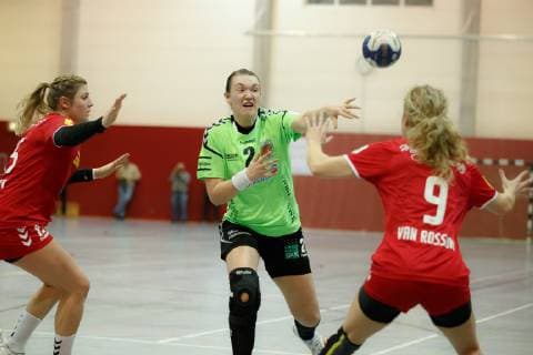 1.FSV Mainz 05 - Fuechse Berlin,15.12.2018,GER,Handball, im Larissa Platen,( 15,1.FSV Mainz 05),Simona Kolosove,( 2,Fuechse Berlin),Hanne van Rossum,( 9,1.FSV Mainz 05), Eibner-Pressefoto Ulrich Scherbaum 1.FSV Mainz 05 - Fuechse Berlin Mainz Copyright: xEIBNER UlixScherbaumx EP_USM