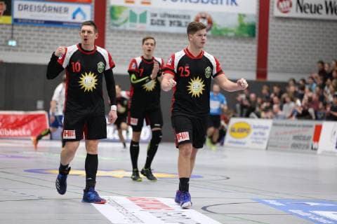 Torjubel bei v.l. Lukasz Gierak (TuS N-Luebbecke 10), Patryk Walczak (TuS N-Luebbecke 7), Moritz Schade (TuS N-Luebbecke 25), TuS N-Luebbecke vs EHV Aue, Handball, 2. Bundesliga, 22.12.2018, TuS N-Luebbecke vs EHV Aue, Handball, 2. Bundesliga, 22.12.2018 Luebbecke Copyright: xEIBNER JanxStrohdiekx EP_JSK
