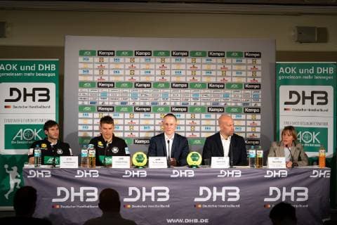 Uwe Gensheimer, Nationalspieler und Nationalkapitän, Christian Prokop, Bundestrainer Männer Herren, Tim Oliver Halle, Leiter Kommunikation DHB, Axel Kromer, Vorstand DHB, Maike Röttger, Vorsitzende der Geschäftsführuner PLAN International Charity Partner Pressekonferenz PK Handball WM - Weltmeisterschaft 2019 - Deutscher Handballbund DHB, Hamburg Hamburg Deutschland Hotel Treudelberg