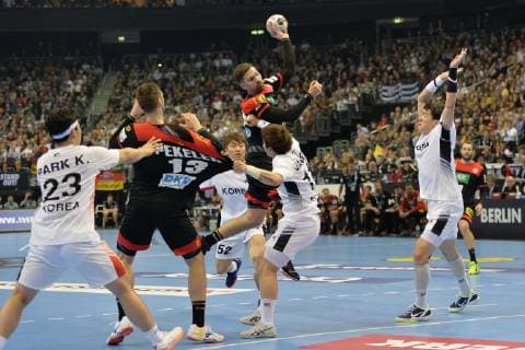 Handball, Herren, Weltmeisterschaft 2019 in Deutschland und Dänemark, Eröffnungsspiel, Deutschland - Korea, Park Hwang Soon (Nr. 23, Korea), Hendrik Pekeler (Nr. 13, Deutschland), Jang Dong-Hyun (Nr. 11, Korea), Fabian Wiede (Nr. 10, Deutschland), 10.01.19, Copyright: xMichaelxHundtx xMatthiasxKochx
