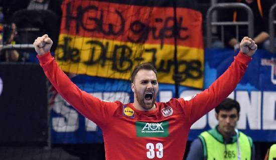 Jannik Kohlbacher (Deutschland), beim Wurf, hinten Jaewan Jeong (Korea), Seungdo Na (Korea), Korea-Deutschland Korea-Germany IHF Handball Weltmeisterschaft 2019, Hanball World Championship WM Weltmeisterschaft 2019, Herren, Männer, Maenner, men, Handball, Deutschland, Germany, Vorrunde, Gruppe A, group A Berlin, 10.1.2019