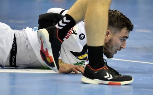 Jannik Kohlbacher (Deutschland), nach einem Sprungwurf und Tor am Boden Deutschland-Serbien Germany-Serbia IHF Handball Weltmeisterschaft 2019, Hanball World Championship WM Weltmeisterschaft 2019, Herren, Männer, Maenner, men, Handball, Deutschland, Germany, Vorrunde, Gruppe A, group A Berlin, 17.1.2019