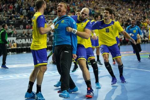 GER, IHF WM 2019, Brasilien (BRA) vs Kroatien (CRO) 20.01.2019, Lanxess Arena Koeln, GER, IHF WM 2019, Brasilien (BRA) vs Kroatien (CRO) im Bild picture shows: die Brasilianer freuen sich ueber den aussergewöhnlichen Sieg, Gustavo Rodrigues (BRA 95), Jose Toledo (BRA 10), Felipe Borges (BRA 18), Leonardo Tercariol Torwart (BRA 62),