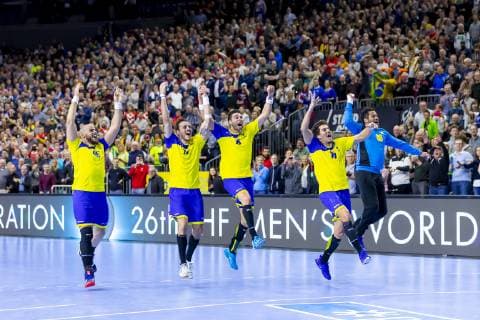 Gustavo Rodrigues (Nr. 95, Brasilien), Rudolph Hachbarth (Nr. 77, Brasilien), Felipe Borges (Nr. 18, Brasilien), Jose Toledo (Nr. 10, Brasilien) und Cesar Augusto Almeida (Nr. 89, Brasilien) freuen sich ueber den Sieg. Brasilien vs. Kroatien, Hauptrunde, Handball, IHF Handball Weltmeisterschaft, 20.01.19 Koeln Nordrhein-Westfalen Germany Lanxess-Arena Copyright: xAgentur54Gradx xFelixxKoenigx