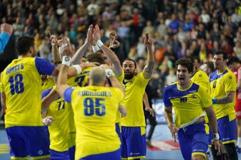 GER, IHF WM 2019, Brasilien (BRA) vs Kroatien (CRO) 20.01.2019, Lanxess Arena Koeln, GER, IHF WM 2019, Brasilien (BRA) vs Kroatien (CRO) im Bild picture shows: die Brasilianer freuen sich ueber den aussergewöhnlichen Sieg,Haniel Langaro (BRA 37), Raul Nantes (BRA 49), Tchê Thiagus Petrus (BRA 14), Jose Toledo (BRA 10), Felipe Borges (BRA 18), Gustavo Rodrigues (BRA 95),
