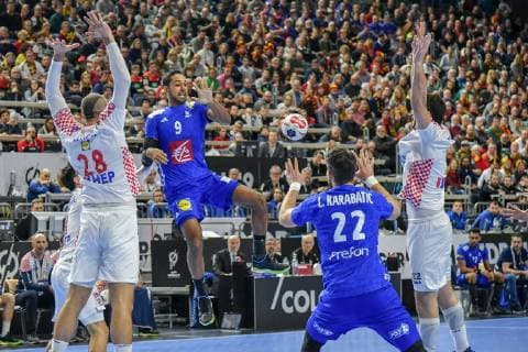 GER, IHF WM 2019, Frankreich (FRA) vs Kroatien (CRO) 23.01.2019, Lanxess Arena,Koeln, GER, IHF WM 2019, Frankreich (FRA) vs Kroatien (CRO) im Bild picture shows: Melvyn Richardson (FRA 9), Luka Karabatić (FRA 22), Zeljko Musa (CRO 28),