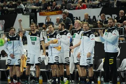 GER, IHF WM 2019, Deutschland (GER) vs Spanien (ESP) 23.01.2019, Lanxess Arena,Koeln, GER, IHF WM 2019, Deutschland (GER) vs Spanien (ESP), im Bild picture shows: die deutsche Bank freut sich . v. l Uwe Gensheimer (GER 3), Fabian Böhm Boehm (GER 38), Patrick Groetzki (GER 24), Patrick Wiencek (GER 7), Steffen Weinhold (GER 17), Andreas Wolff Torwart (GER 33),