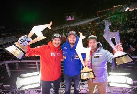 Sport Bilder des Tages 25.01.2019, Streif, Kitzbuehel, AUT, FIS Weltcup Ski Alpin, Abfahrt, Herren, Siegerehrung, im Bild v.l. Beat Feuz (SUI, 2. Platz), Dominik Paris (ITA, 1. Platz), Otmar Striedinger (AUT, 3. Platz) f.l. second placed Beat Feuz of Switzerland race winner Dominik Paris of Italy third placed Otmar Striedinger of Austria during the winner Ceremony for the men s Downhill of FIS Ski Alpine World Cup at the Streif in Kitzbuehel, Austria on 2019 01 25. Kitzbuehel