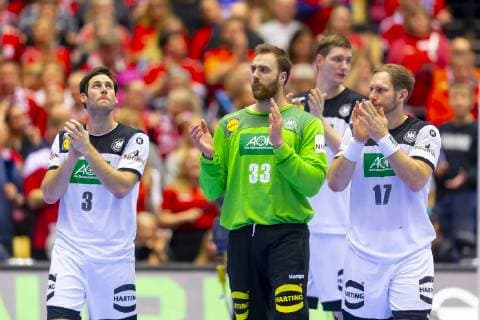 Uwe Gensheimer (Nr. 3, Deutschland),Torhueter Andreas Wolff (Nr. 33, Deutschland), Finn Lemke (Nr. 6, Deutschland) und Steffen Weinhold (Nr. 17, Deutschland) sind niedergeschlagen deprimiert enttaeuscht. Deutschland vs. Frankreich, Spiel um Platz 3, Handball, IHF Handball Weltmeisterschaft, 27.01.19 Herning Daenemark Jyske Bank Boxen Copyright: xAgentur54Gradx xFelixxKoenigx