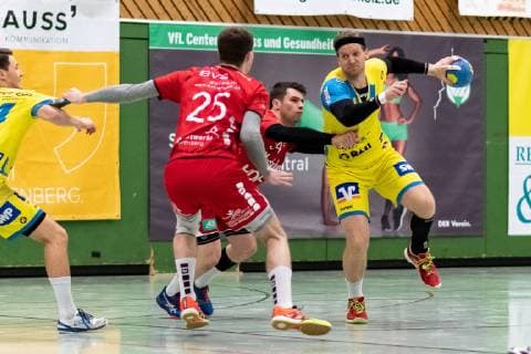 Jan Kussmann (SG H2Ku Herrenberg 25), Sandro Muench (SG H2Ku Herrenberg 34), Felix Lobedank (SG Pforzehim Eutingen 04), SG H2Ku Herrenberg vs. SG Pforzehim Eutingen, Handball, BWOL, Maenner, 09.02.2019, SG H2Ku Herrenberg vs. SG Pforzehim Eutingen, Handball, BWOL, Maenner, 09.02.2019 Herrenberg Copyright: xEIBNER WolfgangxFrankx EP_WFK