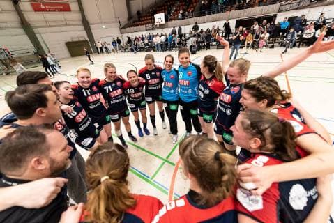 Herrenberg Siegesjubel nach Spielende, VfL Waiblingen Tigers vs. SG H2Ku Herrenberg Kuties , Handball, 2.Bundesliga, Frauen, HBF, Saison 18 19, 15.02.2019, VfL Waiblingen Tigers vs. SG H2Ku Herrenberg Kuties , Handball, 2.Bundesliga, Frauen, HBF, Saison 18 19, 15.02.2019 Waiblingen Copyright: xEIBNER WolfgangxFrankx EP_WFK