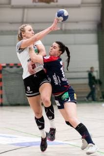 Lea Gruber (VfL Waiblingen 09), Lea Neubrander (SG H2Ku Herrenberg Kuties 18), VfL Waiblingen Tigers vs. SG H2Ku Herrenberg Kuties , Handball, 2.Bundesliga, Frauen, HBF, Saison 18 19, 15.02.2019, VfL Waiblingen Tigers vs. SG H2Ku Herrenberg Kuties , Handball, 2.Bundesliga, Frauen, HBF, Saison 18 19, 15.02.2019 Waiblingen Copyright: xEIBNER WolfgangxFrankx EP_WFK